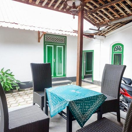 RedDoorz Syariah @ Ndalem Kembang Sore Yogyakarta Bagian luar foto