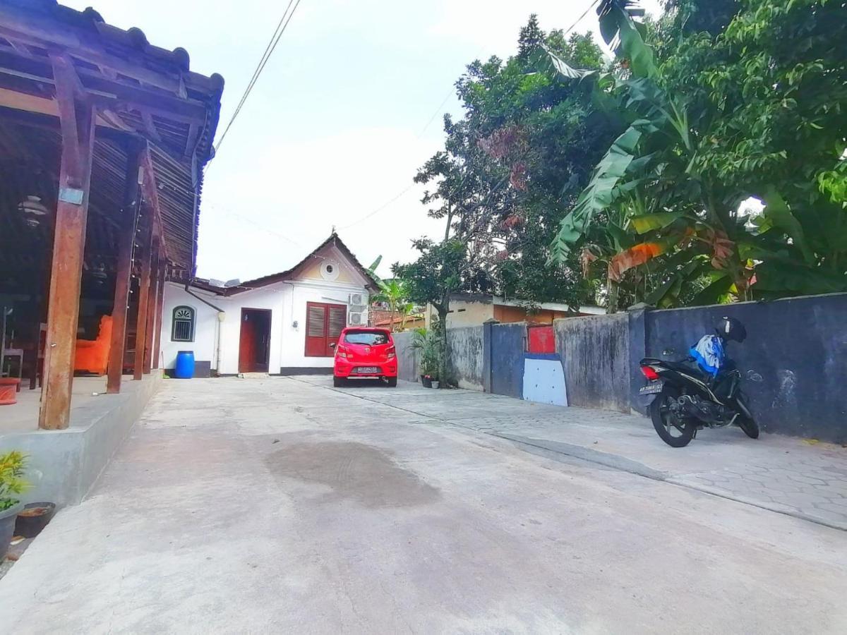 RedDoorz Syariah @ Ndalem Kembang Sore Yogyakarta Bagian luar foto
