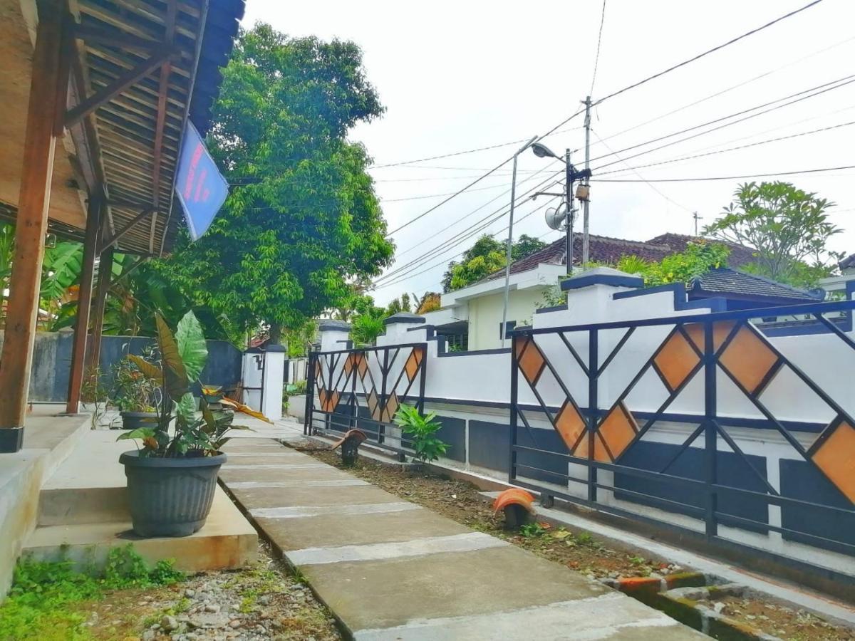 RedDoorz Syariah @ Ndalem Kembang Sore Yogyakarta Bagian luar foto