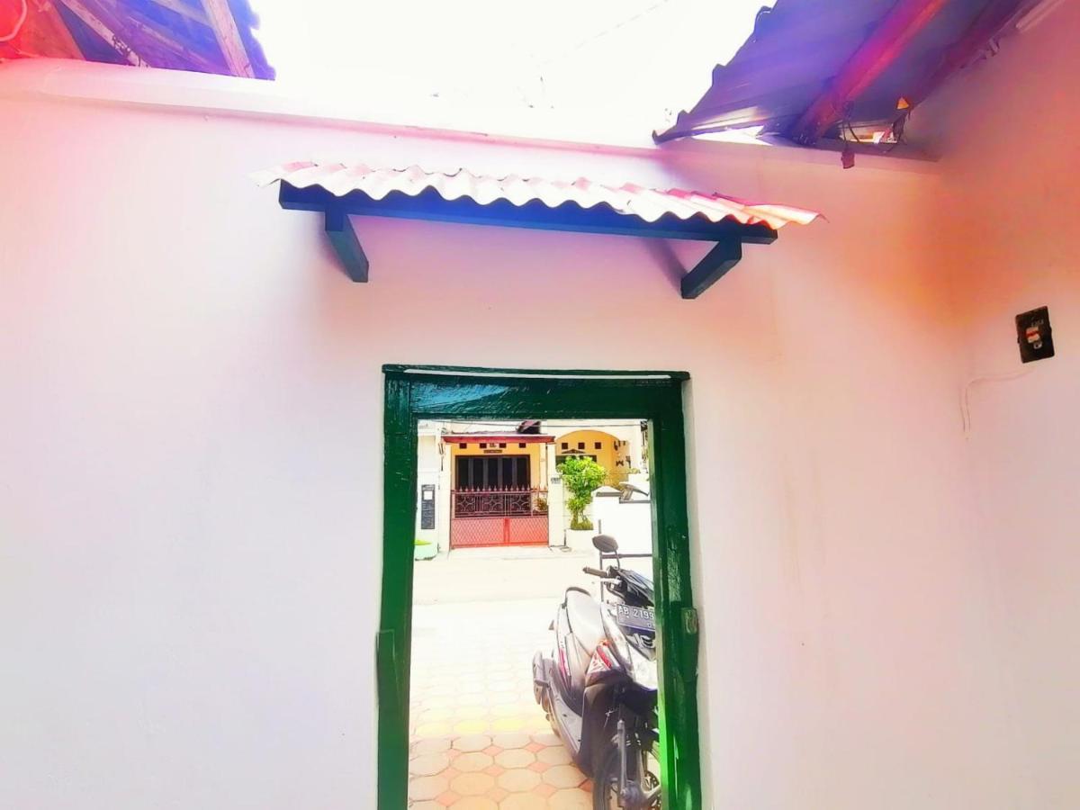 RedDoorz Syariah @ Ndalem Kembang Sore Yogyakarta Bagian luar foto