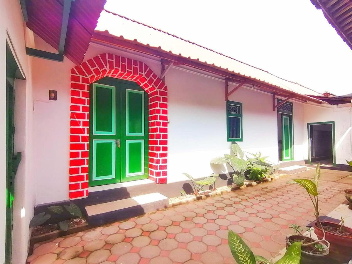 RedDoorz Syariah @ Ndalem Kembang Sore Yogyakarta Bagian luar foto