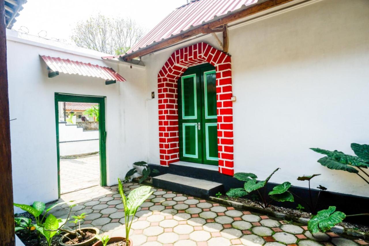 RedDoorz Syariah @ Ndalem Kembang Sore Yogyakarta Bagian luar foto