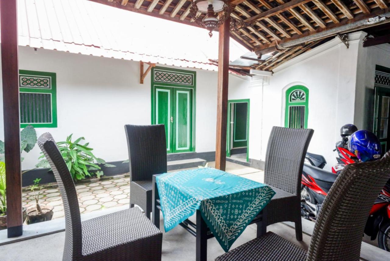 RedDoorz Syariah @ Ndalem Kembang Sore Yogyakarta Bagian luar foto