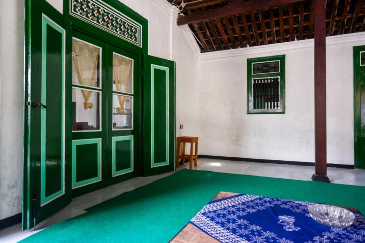 RedDoorz Syariah @ Ndalem Kembang Sore Yogyakarta Bagian luar foto