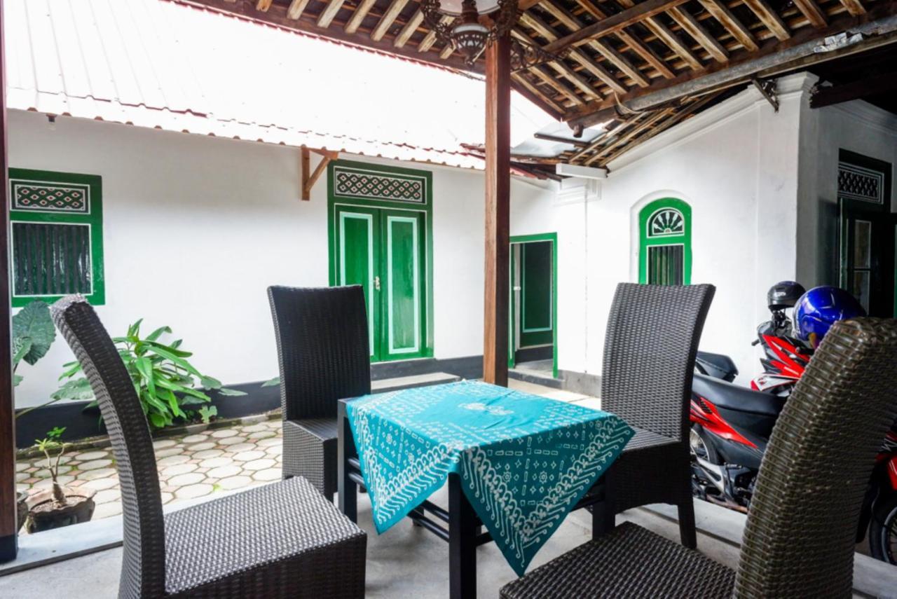 RedDoorz Syariah @ Ndalem Kembang Sore Yogyakarta Bagian luar foto