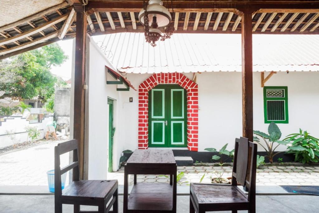 RedDoorz Syariah @ Ndalem Kembang Sore Yogyakarta Bagian luar foto
