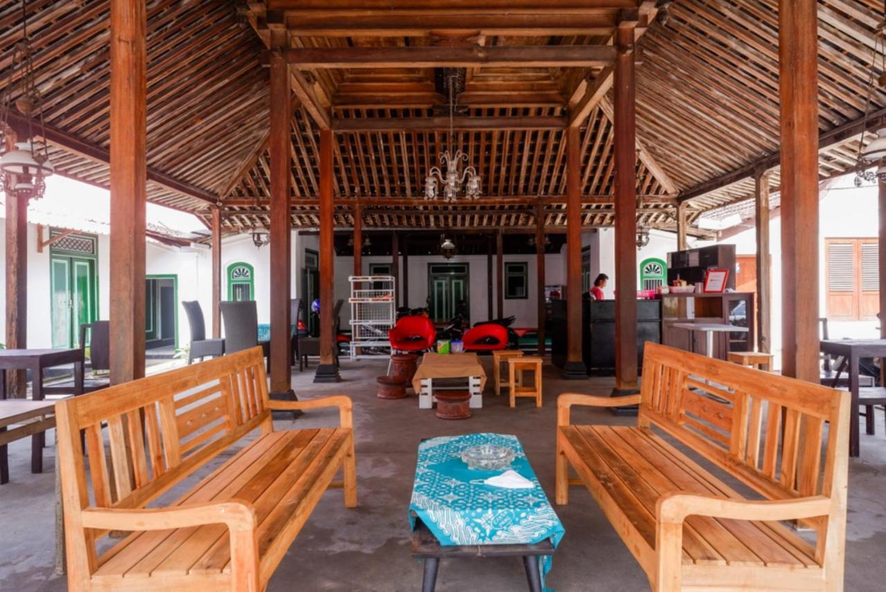RedDoorz Syariah @ Ndalem Kembang Sore Yogyakarta Bagian luar foto