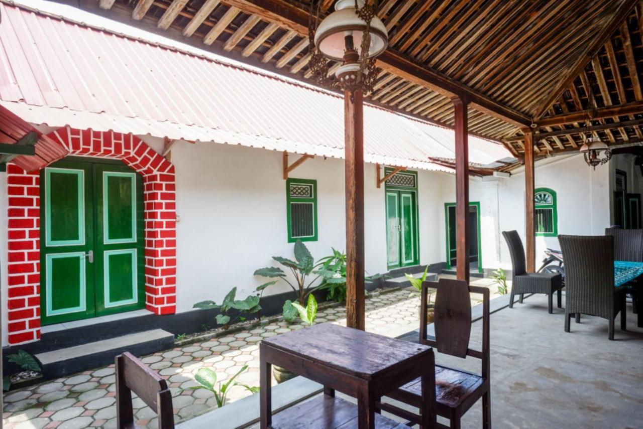 RedDoorz Syariah @ Ndalem Kembang Sore Yogyakarta Bagian luar foto